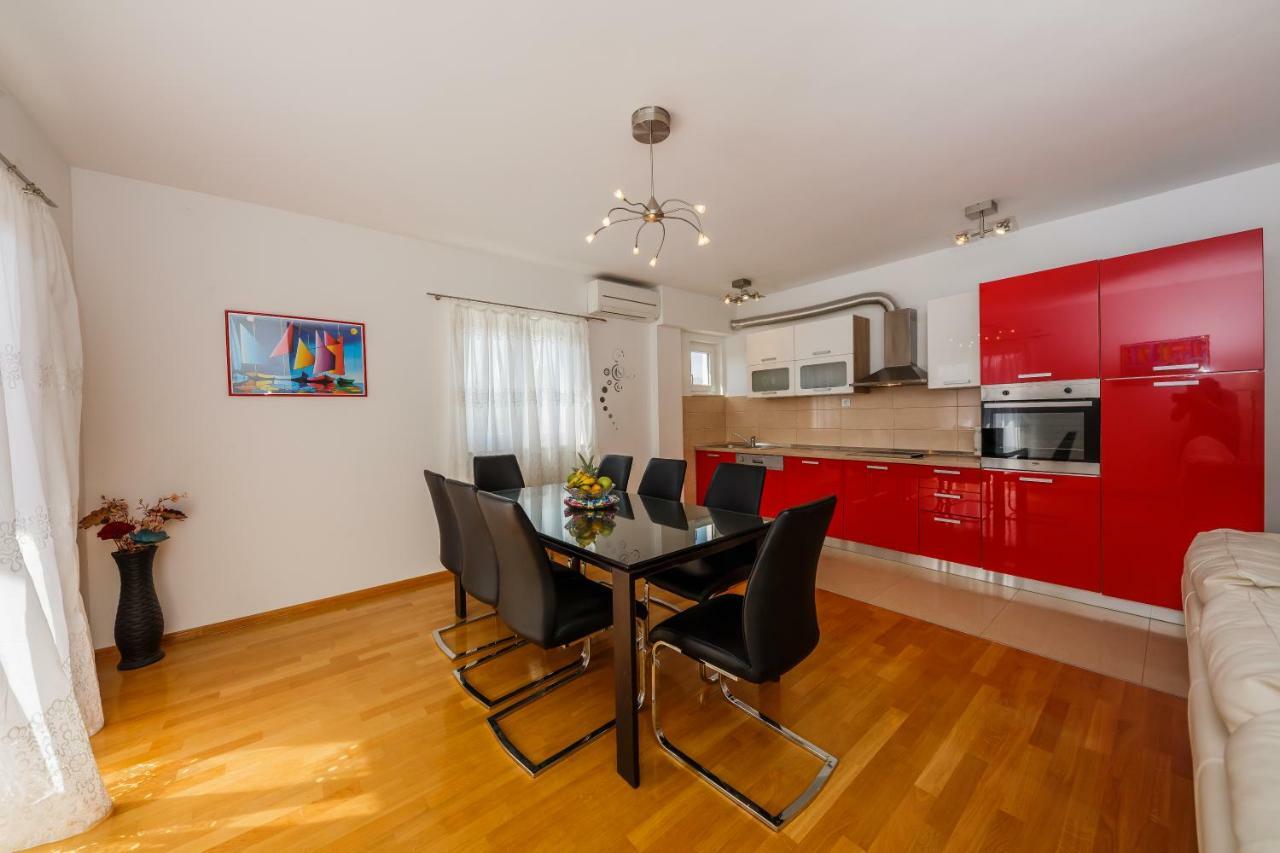 Apartments Selak Split Bagian luar foto