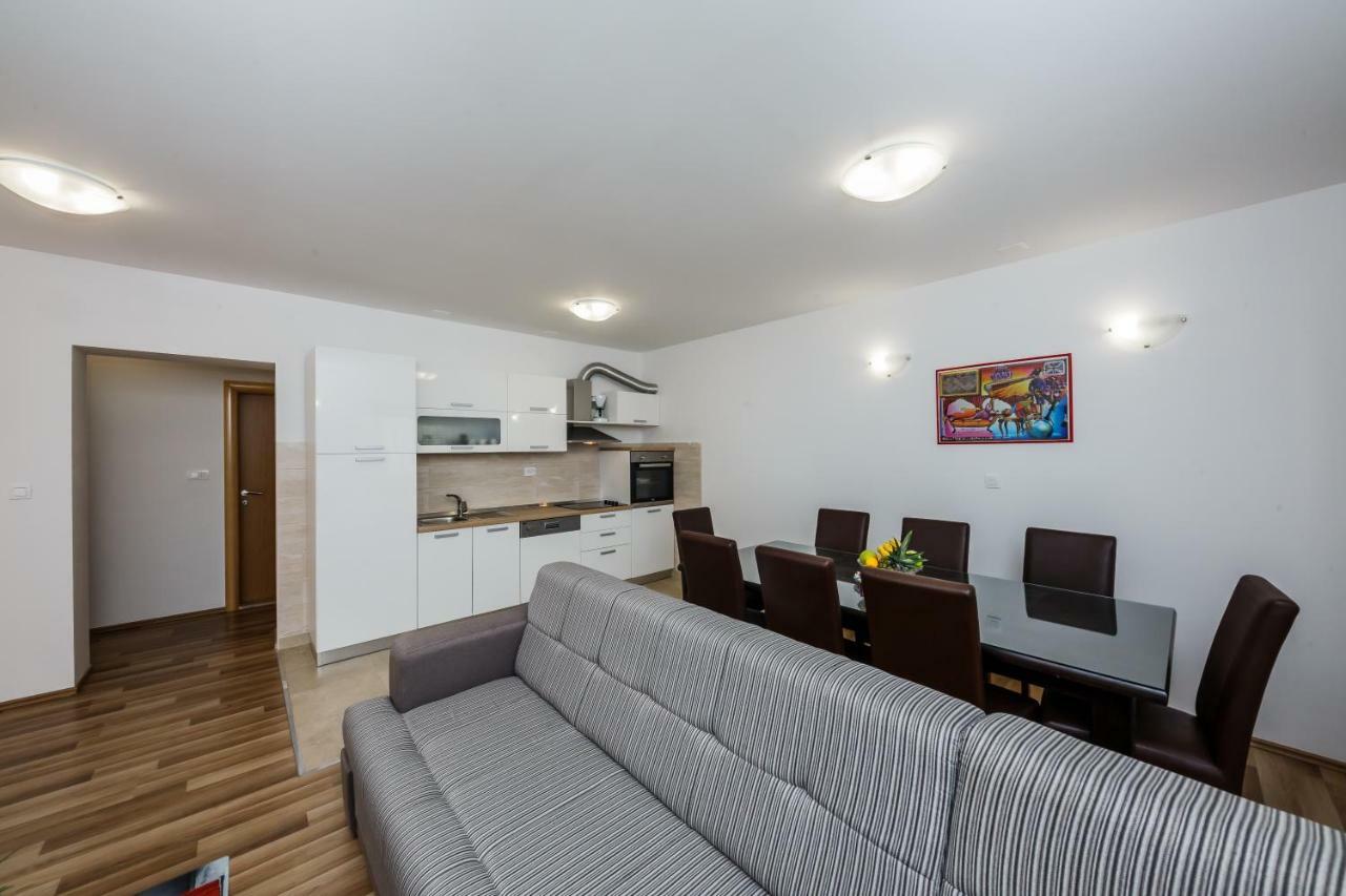 Apartments Selak Split Bagian luar foto